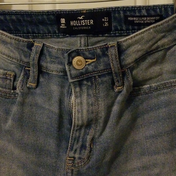 Hollister distressed skinny jeans. - Picture 3 of 3